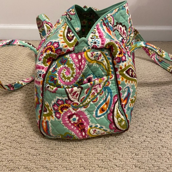 Small vera bradley duffel bag. - Picture 3 of 4